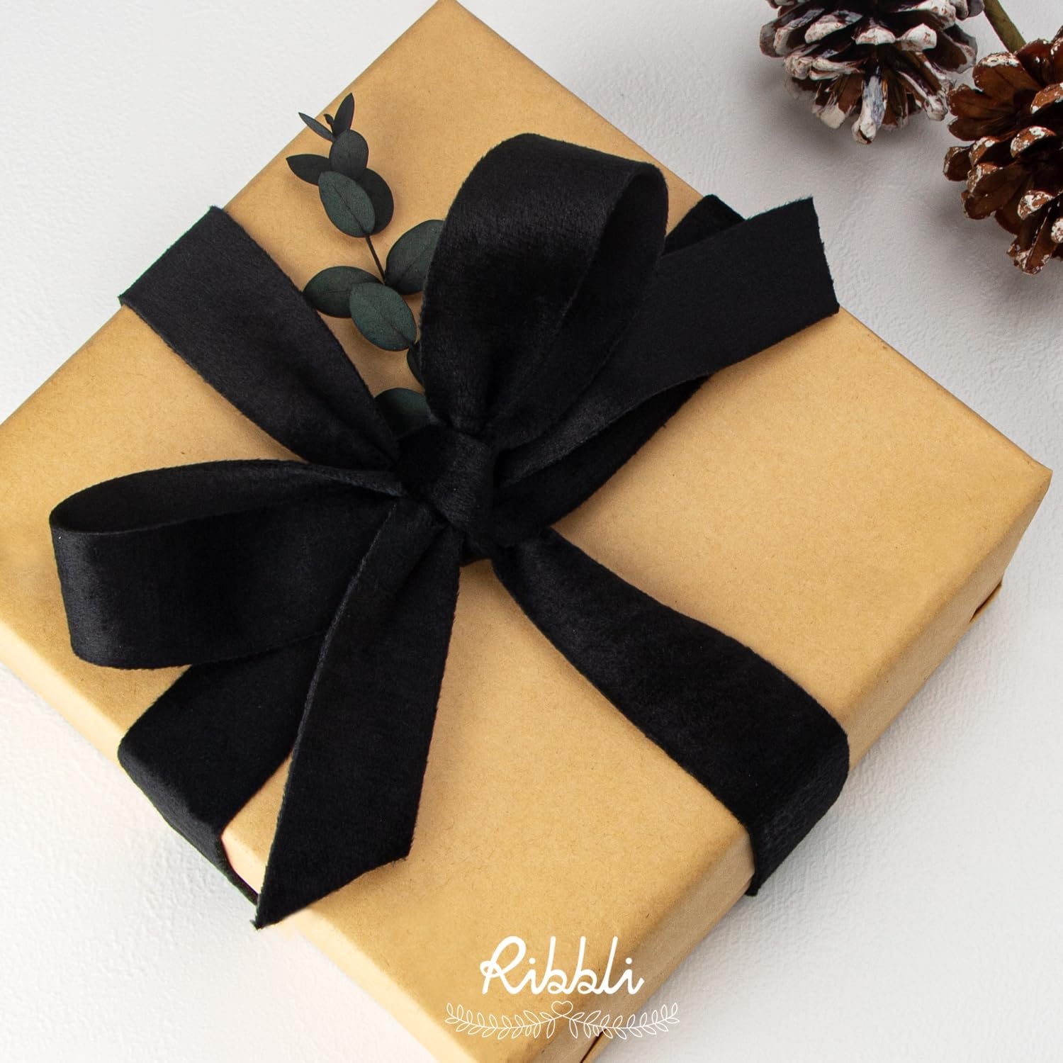Ribbli Antique Gold Velvet Ribbon Double Faced 1 Inch 10-Yard Spool Gold Ribbon Use for Christmas Tree Ornaments Gift Wrapping Wreath Decoration Wedding Boutonnieres(Black)