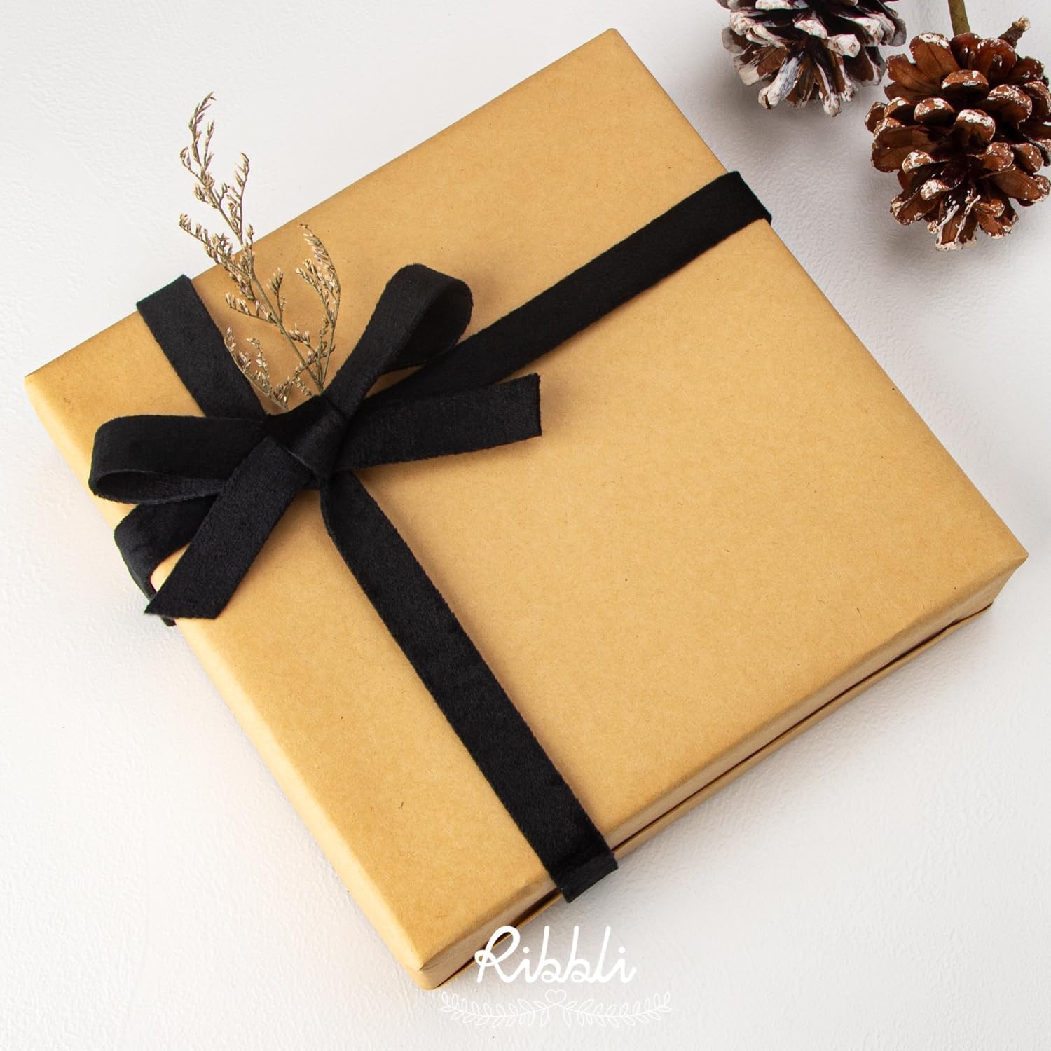 Ribbli Antique Gold Velvet Ribbon Double Faced 1 Inch 10-Yard Spool Gold Ribbon Use for Christmas Tree Ornaments Gift Wrapping Wreath Decoration Wedding Boutonnieres(Black)