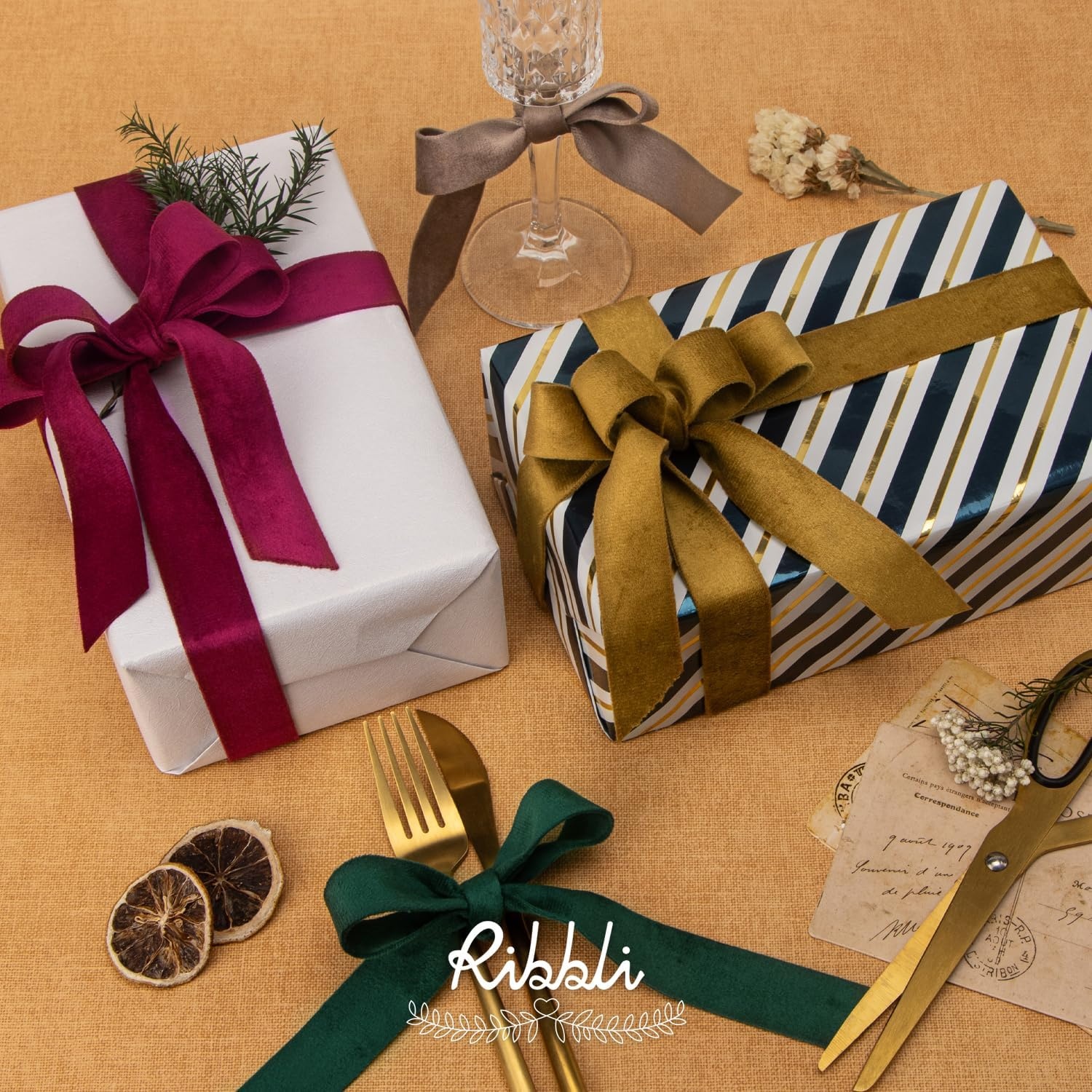 Ribbli Antique Gold Velvet Ribbon Double Faced 1 Inch 10-Yard Spool Gold Ribbon Use for Christmas Tree Ornaments Gift Wrapping Wreath Decoration Wedding Boutonnieres(Antique Gold)