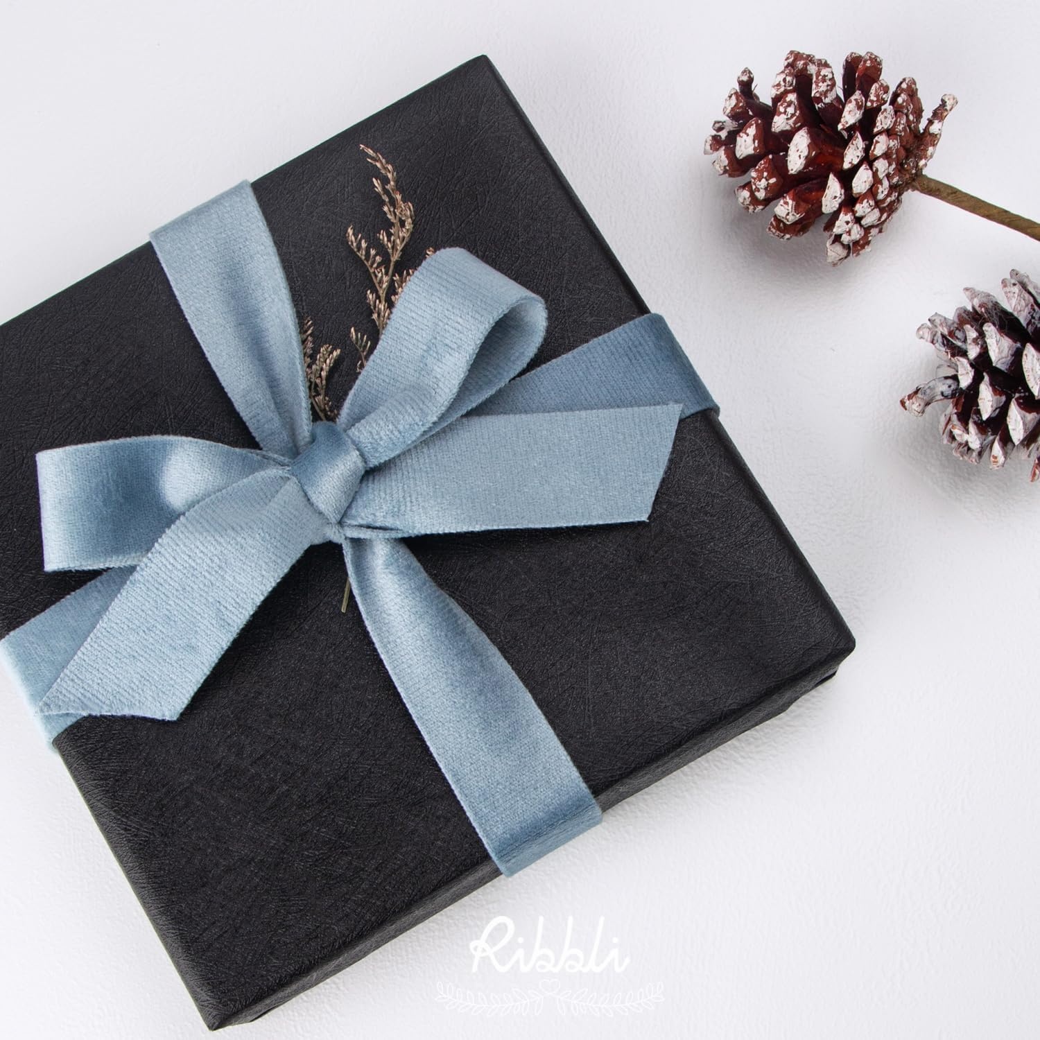 Ribbli Light Dusty Blue Velvet Ribbon Double Faced 1 Inch 10-Yard Spool Light Dusty Blue Ribbon Use for Christmas Tree Ornaments Gift Wrapping Wreath Decoration Wedding Boutonnieres(Lt.Dusty BLue)